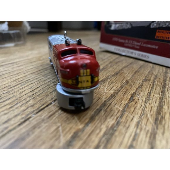 1997 Hallmark Keepsake Ornament 1950 Santa Fe F3 Diesel Locomotive Lionel Train - Picture 9 of 16